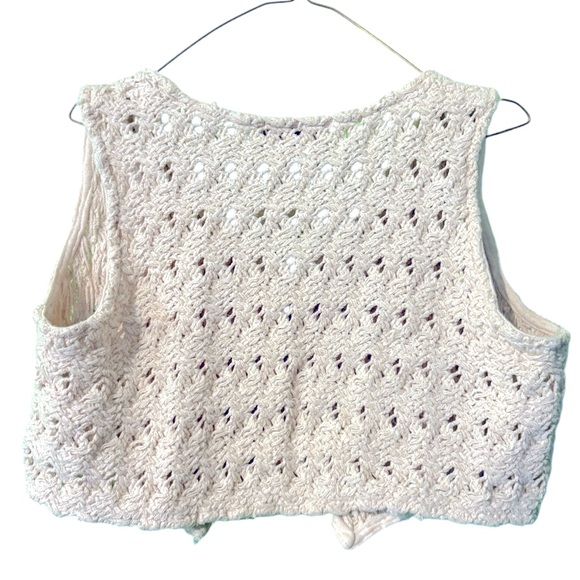 Vintage Women’s Crocheted Cream Cropped Vest Hippie Boho - Picture 9 of 12